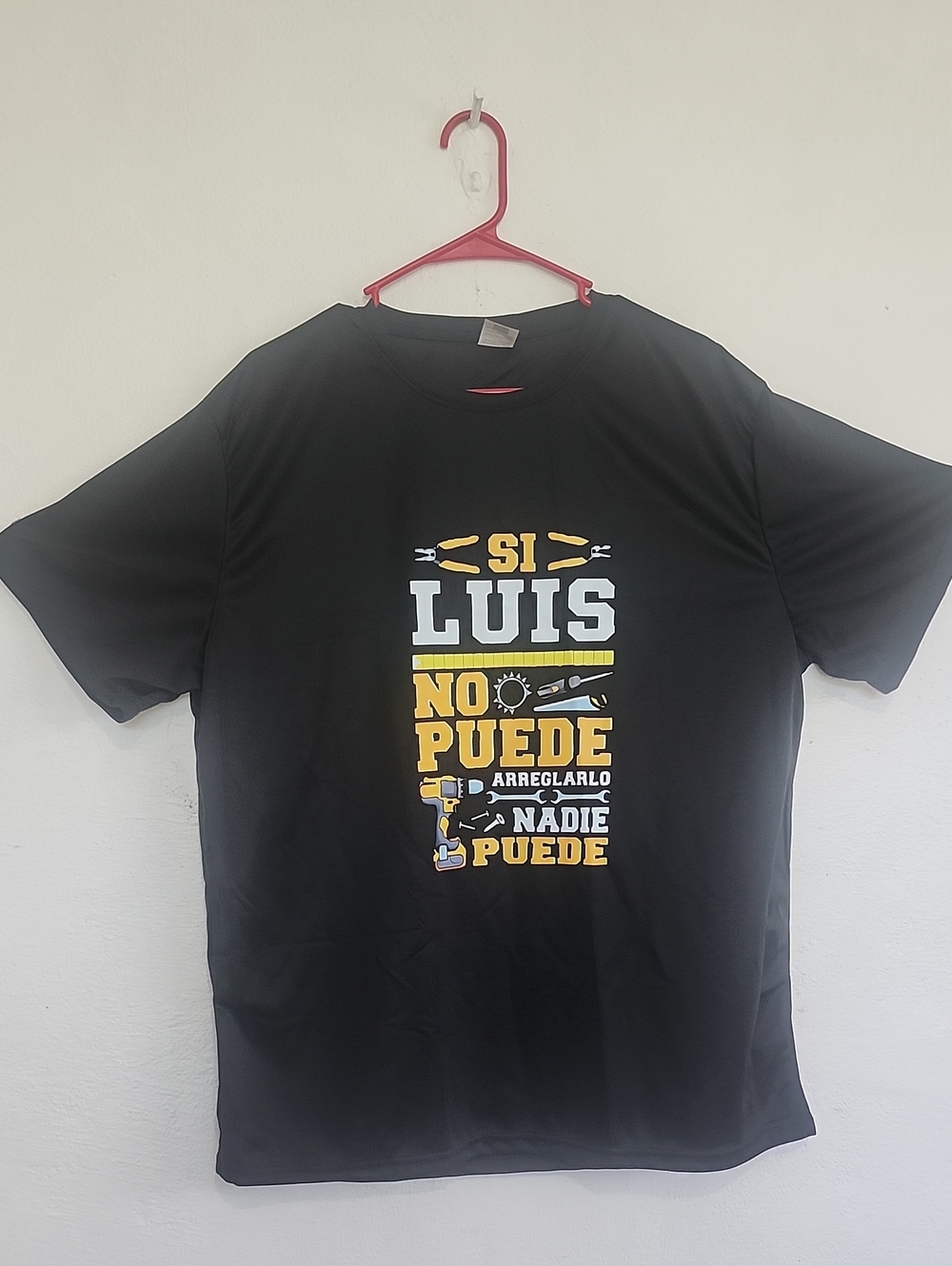 Black Graphic Tee - "Si Luis No Puede"